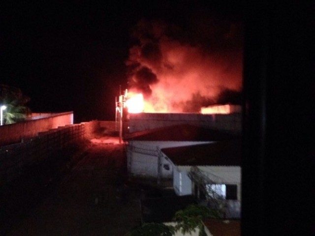 Detentos tentam queimar bloqueadores de celular em Natal