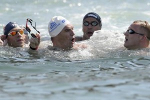 Nadadores fazem tempo igual em maratona aquática; holandês vence no desempate | Reuters/Toby Melville/Direitos Reservados