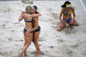 Larissa e Talita perdem para alemãs e vão disputar bronze no vôlei de praia | Reuters/Carlos Barrios/Direitos Reservados