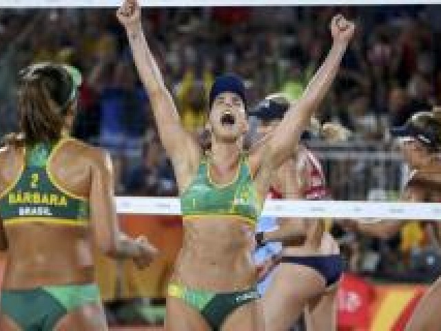 Agatha e Bárbara vencem tricampeã olímpica e vão à final do vôlei de praia
