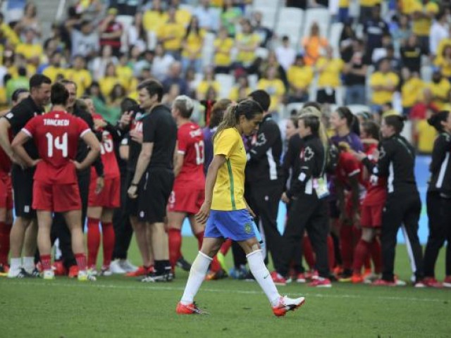 Canadá derrota o Brasil e fica com o bronze do futebol feminino