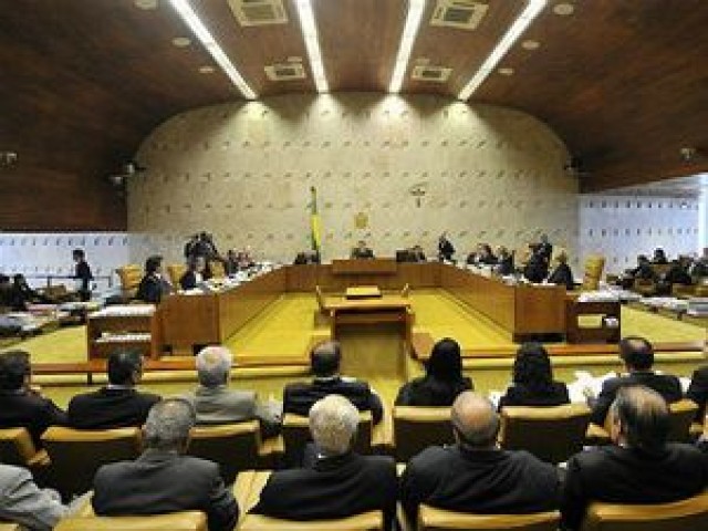 Decisão sobre reajuste dos ministros do STF fica para depois do impeachment