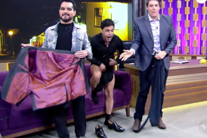 Zezé Di Camargo tira calça em programa na TV e Luciano dispara: 'Você tá doido?' | @ Reprodução R7