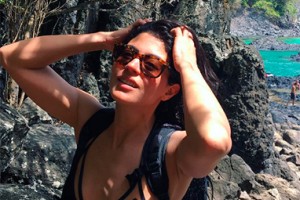 Carol Castro relembra viagem paradisÃaca com foto de biquÃni |