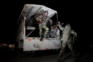 Ataque a centro da polÃcia no Paquistão deixa mortos e feridos | Foto: Reuters/Naseer Ahmed