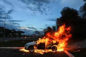 Ato contra PEC no DF deixa placas destruÃdas e prédios pichados | Foto: Dida Sampaio/Estadão Conteúdo