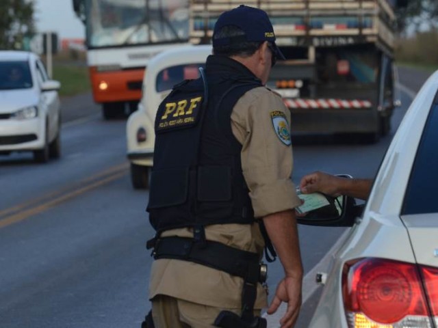 Farol desligado é responsável pela maioria das multas na BR 316, em Palmeira