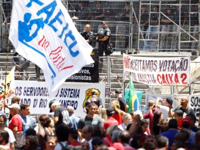 Agentes penitenciários do Rio entram em greve a partir da meia noite