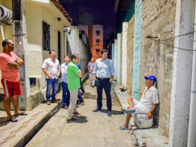 Prefeito Rui Palmeira vistoria ações da Sima na Jatiúca