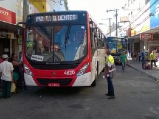Sinalização reforça proibição de veículos na Rua do Comércio