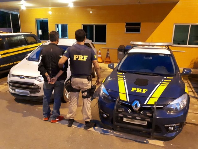 PRF de Leopoldina detém pela 2º vez motorista com carro roubado