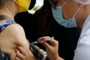 Idade impacta na efetividade da vacina contra covid-19, diz estudo | Foto: Agência Brasil