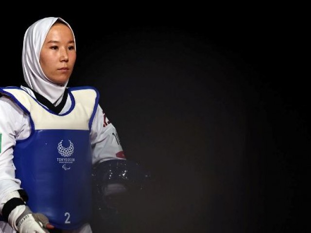 Atleta afegã estreia após saída secreta de seu país