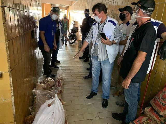 Mais de 500 kg de alimentos estragados são apreendidos no Mercado da Produção