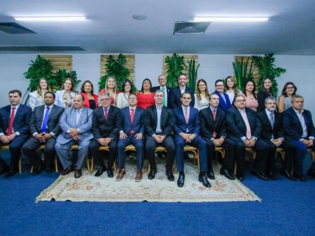 Paulo cumpre promessa ao ter maior secretariado feminino de Alagoas