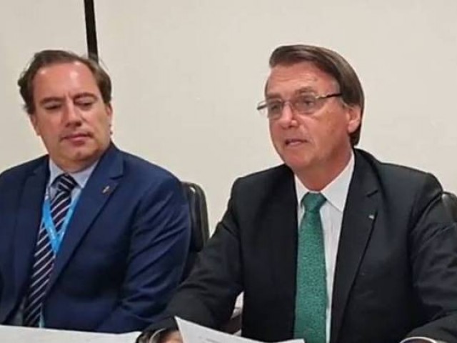 Bolsonaro diz que ex-presidente da Caixa vai responder a denúncias de assédio